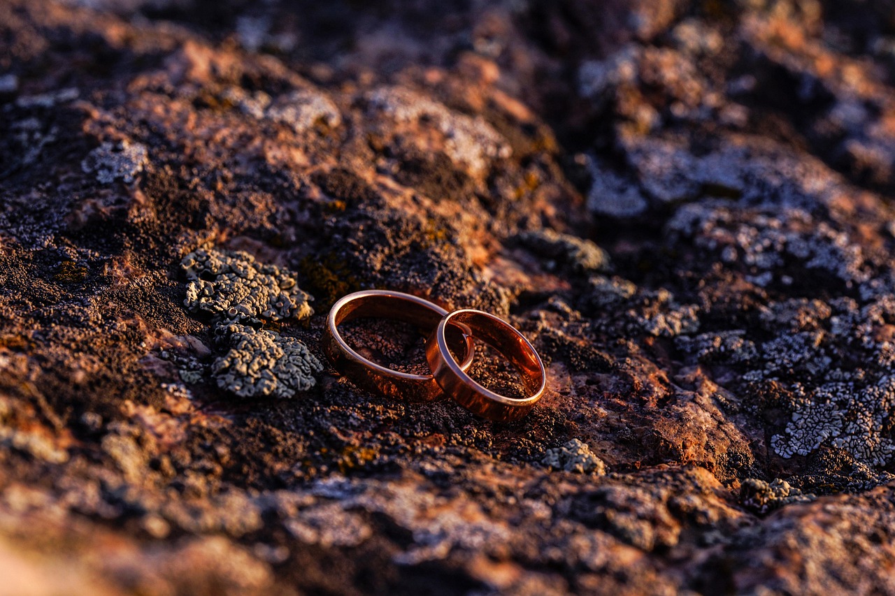 同棲中のカップルが結婚資金を効率的に貯める方法は？