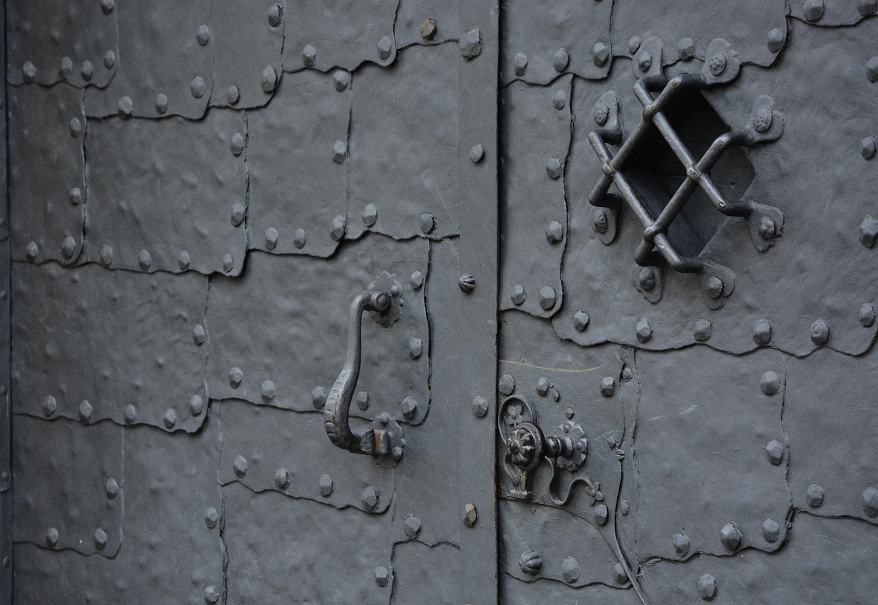 同棲にかかる固定費を賢く抑える方法は？