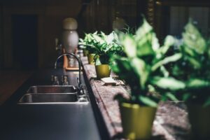 同棲における水道代の平均は二人暮らしでどのくらい？